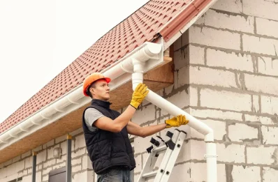 Pose et remplacement de gouttières à Longueil